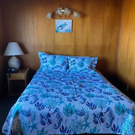 Curley'S Resort & Dive Center Sekiu Extérieur photo