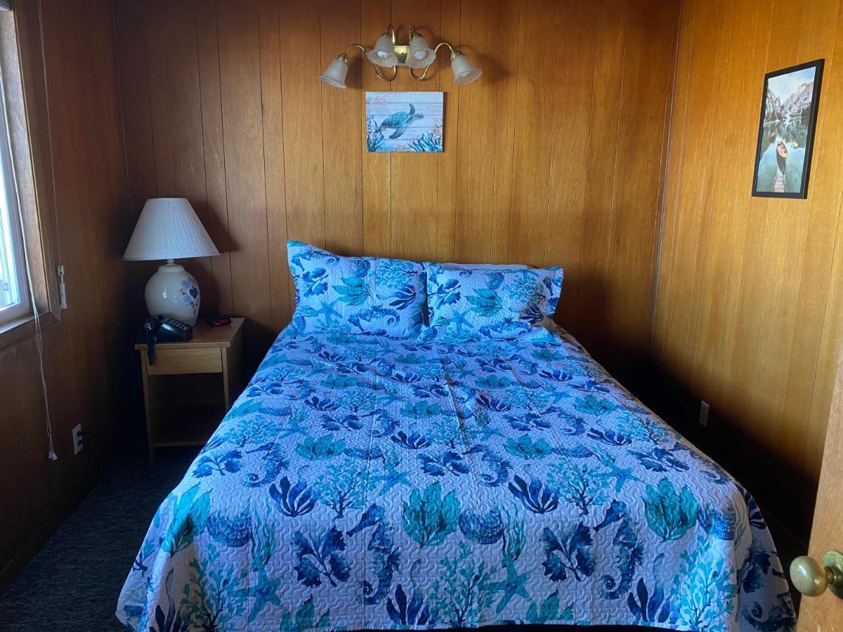 Curley'S Resort & Dive Center Sekiu Extérieur photo
